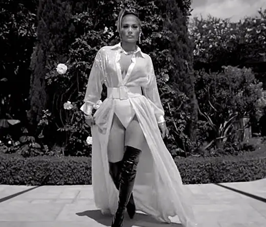 Una bomba! Jennifer Lopez estrena su excntrico video 